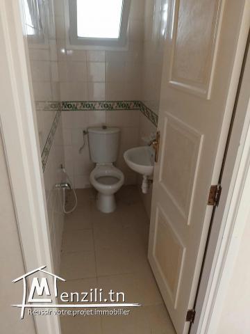 Opportunité à La Manouba : Charmant S+3 à vendre dans emplacement idéal