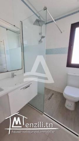 Locatio s2 avec un roof top a gammarth