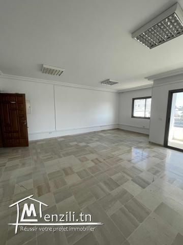 3 Etages bureautique a louer à Alain Savary