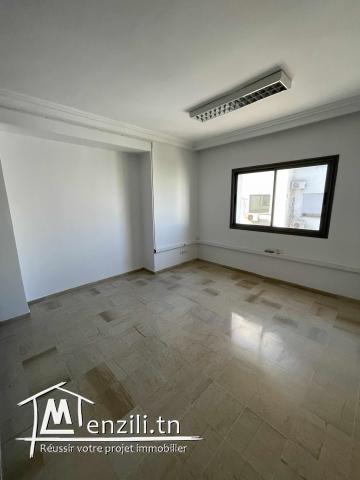 3 Etages bureautique a louer à Alain Savary