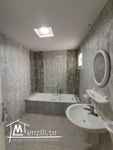 Un appartement S+2 -130m² - 200m de la plage