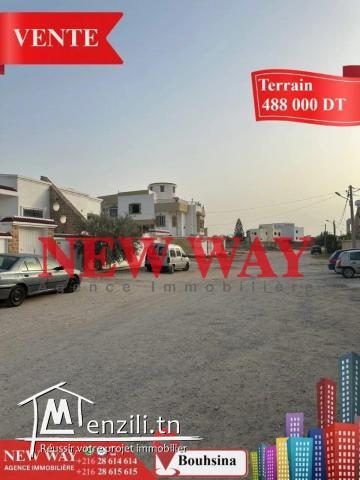 terrain fait l'angle à bouhsina dans un Quartier résidentiel