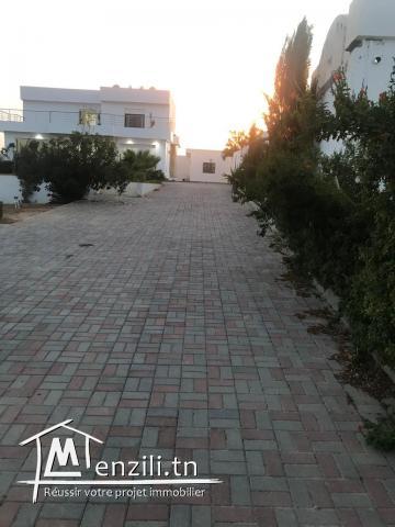 Villa avec vue sur la mer, à 5 minutes de la plage et du centre-ville Chott Mariem