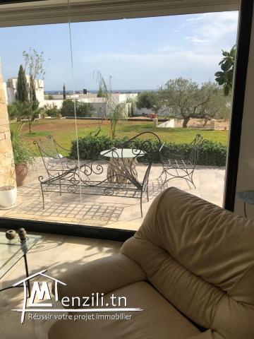 Villa avec vue sur la mer, à 5 minutes de la plage et du centre-ville Chott Mariem