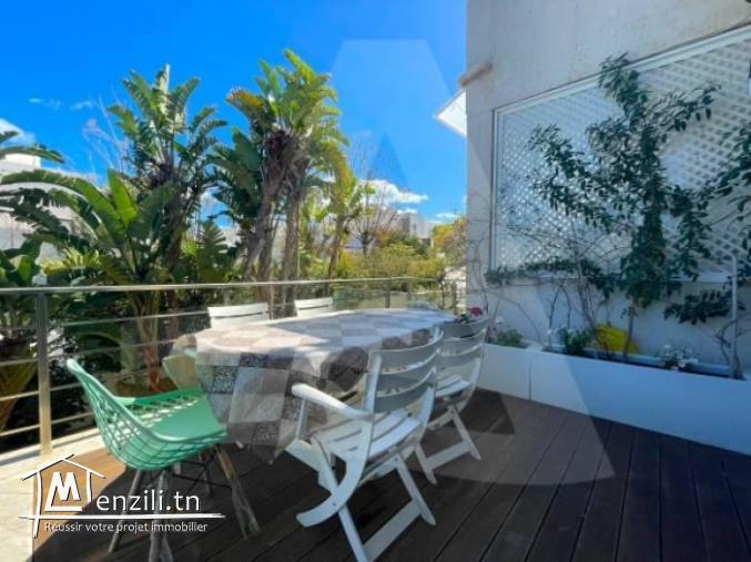 Location d'un Triplex avec jardin et terrasse à Gammarth