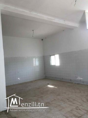 Dépôt à louer – 250m² carrelé avec sanitaires – Sidi Fraj