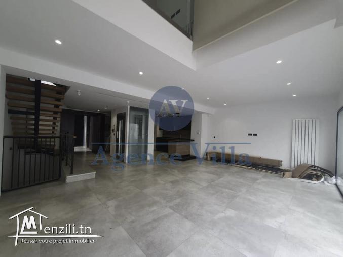 un triplex haut standing à gammarth avec piscine