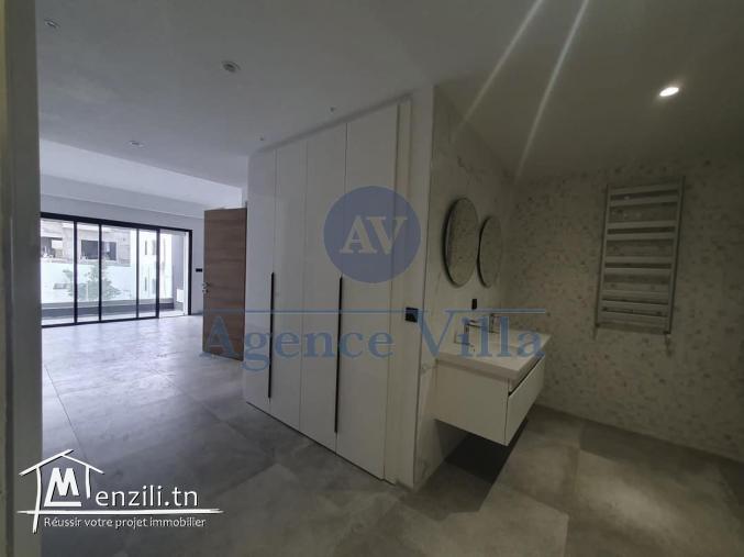 un triplex haut standing à gammarth avec piscine