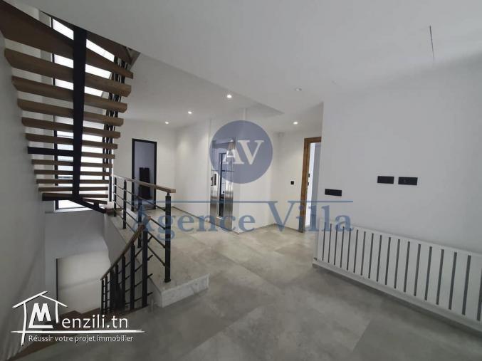 un triplex haut standing à gammarth avec piscine