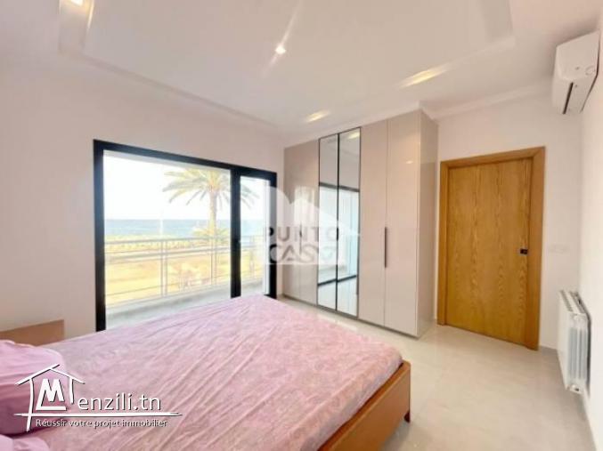 À Vendre  Appartement S2 en première position face à la mer – Corniche Mahdia