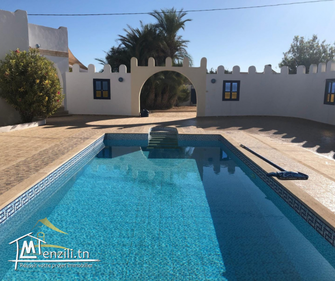 villa avec piscine à vendre sur la route de phare Djerba