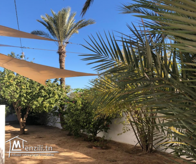 villa avec piscine à vendre sur la route de phare Djerba
