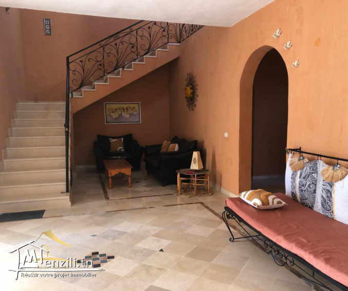 villa avec piscine à vendre sur la route de phare Djerba