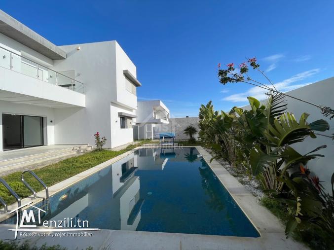 Villa S+4 toute neuve avec jardin et piscine à Hammamet Sud