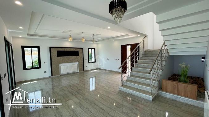 Villa S+4 toute neuve avec jardin et piscine à Hammamet Sud