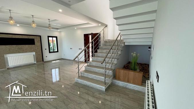 Villa S+4 toute neuve avec jardin et piscine à Hammamet Sud