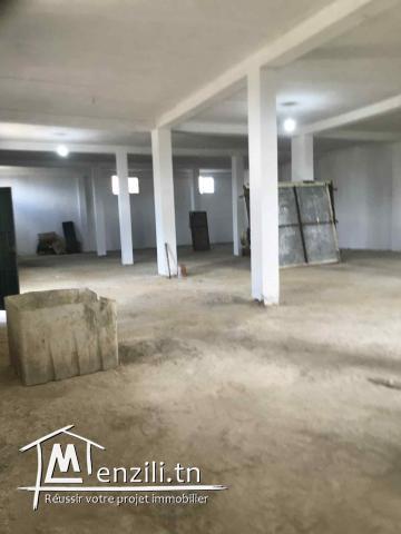 Dépôt à louer – La Soukra (zone résidentielle sécurisée)