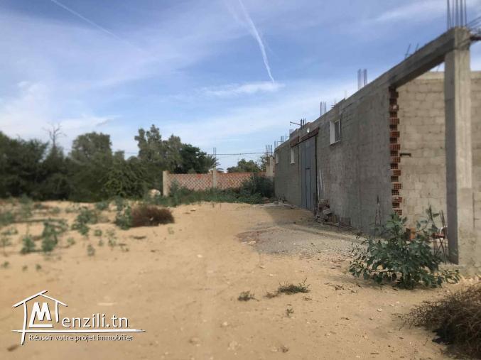 Dépôt à louer – La Soukra (zone résidentielle sécurisée)