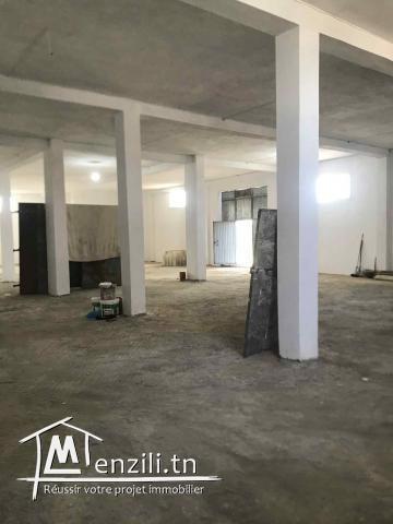 Dépôt à louer – La Soukra (zone résidentielle sécurisée)