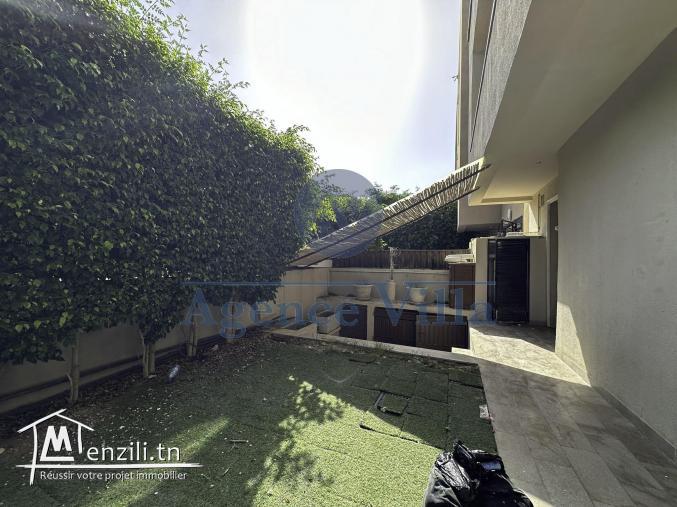 un duplex s3 à la marsa avec piscine