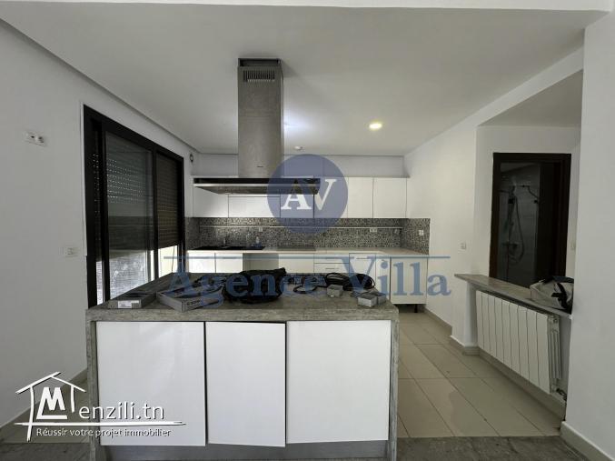 un duplex s3 à la marsa avec piscine