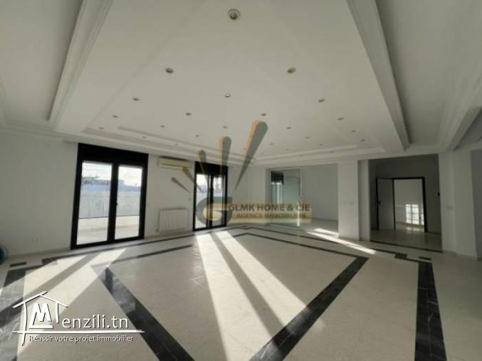 S6 à Louer usage bureautique ou habitation aux Berges Lac 1