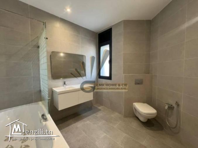 S6 à Louer usage bureautique ou habitation aux Berges Lac 1