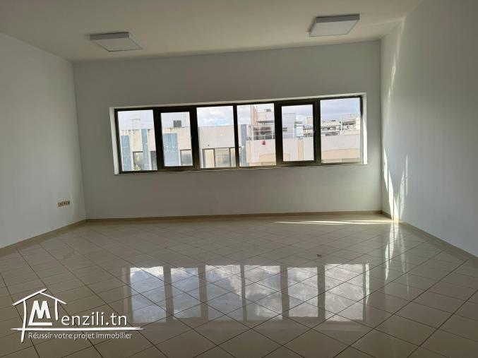 Joli bureau 145 m² à Montplaisir