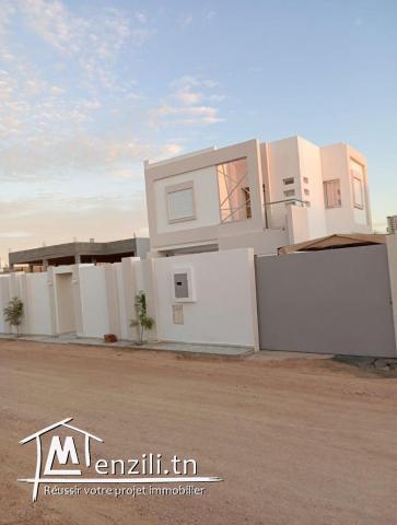 UNE MAISON 4 CHAMBRES AVEC PISCINE SITUEE A TEZDAINE PROCHE MOSQUEE KHALED IBN WALID