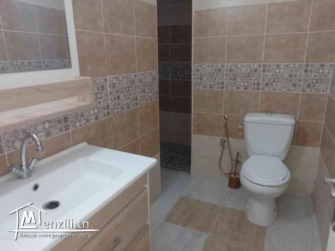 UNE MAISON 3 CHAMBRES  SITUEE SUR LA ROUTR D'AGHIR