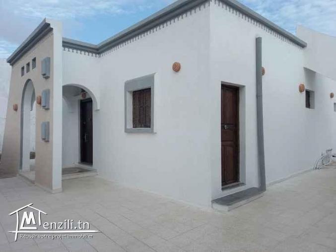 UNE MAISON 3 CHAMBRES  SITUEE SUR LA ROUTR D'AGHIR