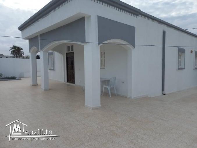 UNE MAISON 3 CHAMBRES  SITUEE SUR LA ROUTR D'AGHIR