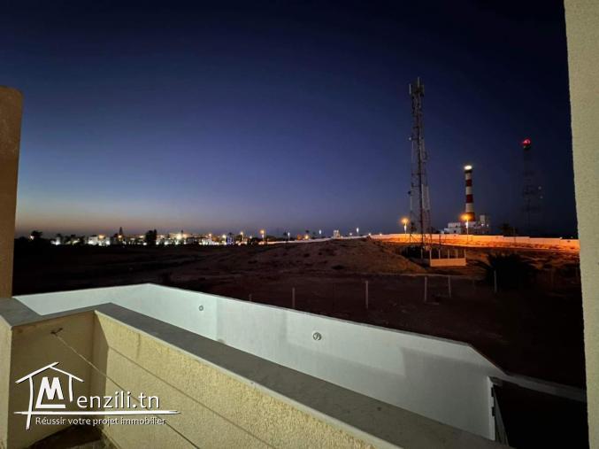 UNE MAISON 3 CHAMBRES  SITUEE AU ROND POINT DU PHARE