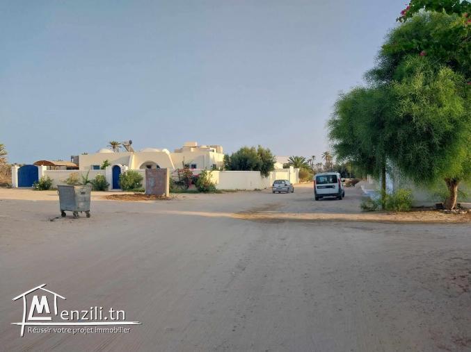 un terrain de 549 m²  situé à Midoun en face résidence tanit