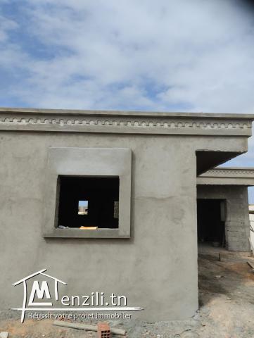 une maison 2 chambres en cours du construction à houmt souk proche du centre ville
