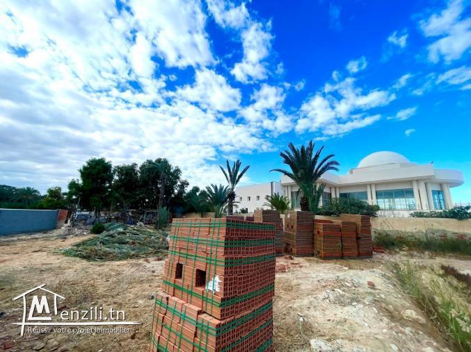 un terrain de 661 m²  situé à Midoun zone touristique proche terrain du golf