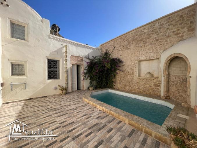 un Houch 2 suites avec piscine à houmt souk, village Erriadh