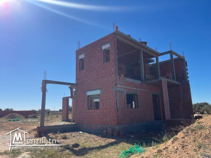 une carcasse 3 chambres RDC et étage, située à Guecheine