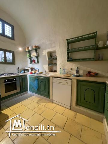 un Houch 5 suites avec piscine su cité Erriadh, proche Dar Dhiafa