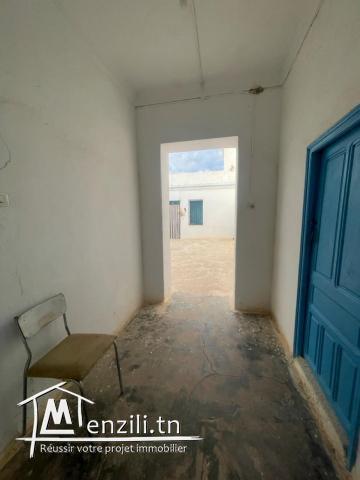 Un ancien Houch 4 suites, en bon état, situé a Aghir