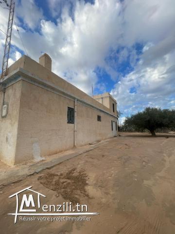 Un ancien Houch 4 suites, en bon état, situé a Aghir