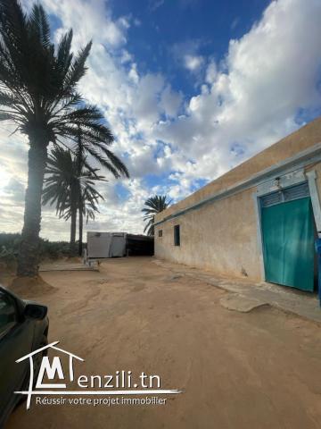 Un ancien Houch 4 suites, en bon état, situé a Aghir