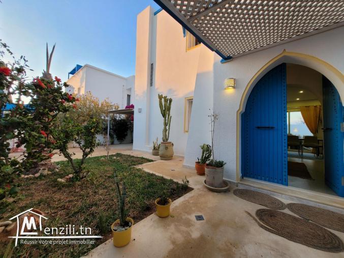 Une Villa S+3 avec piscine à vendre à Houmt Souk