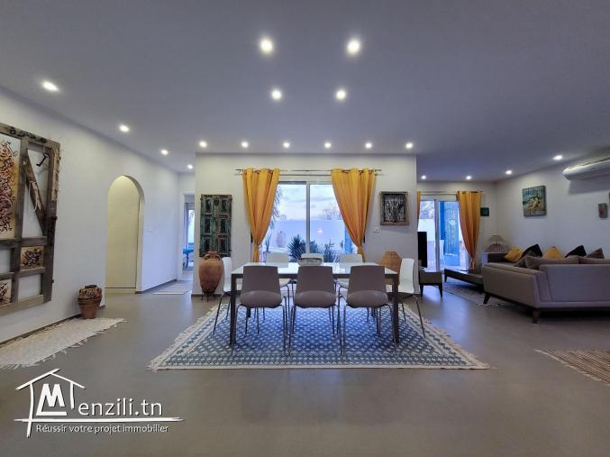 Une Villa S+3 avec piscine à vendre à Houmt Souk