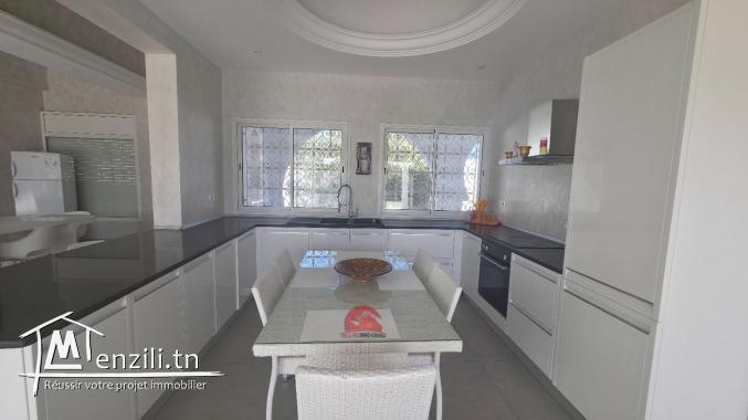 Grande villa à vendre à Djerba Zone touristique ZU  V 747