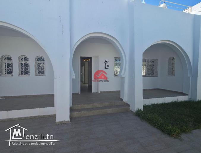 Grande villa à vendre à Djerba Zone touristique ZU  V 747