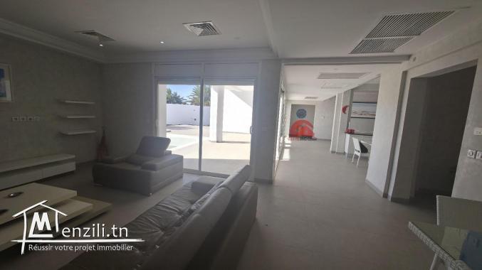 Grande villa à vendre à Djerba Zone touristique ZU  V 747