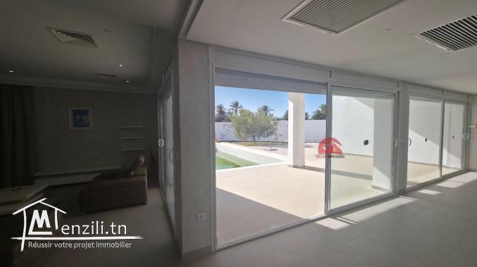 Grande villa à vendre à Djerba Zone touristique ZU  V 747