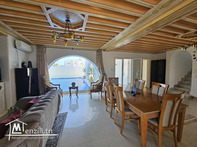 Villa à route de la zone touristique Djerba