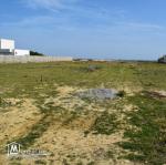 أراضي مطلة على البحر tél 26122779
